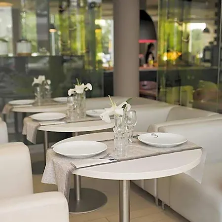 Отель Campanile Centrum 3*