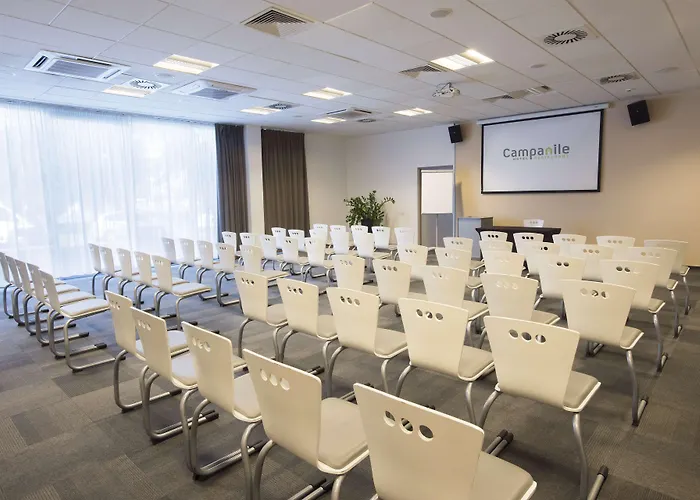 호텔 Campanile Centrum 3*
